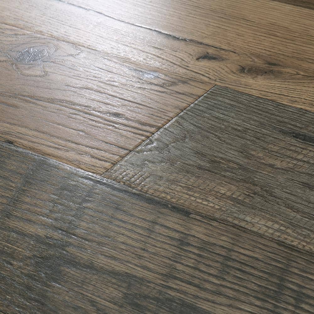 Outlast+ Honeysuckle Oak 12 Mm T X 6.1 In. W Waterproof Laminate Wood Flooring (16.1 Sqft/Case)